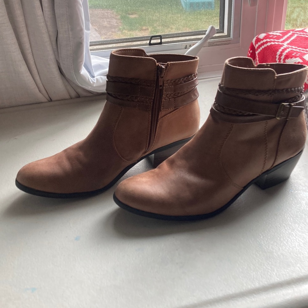 Yuu tan ankle boots